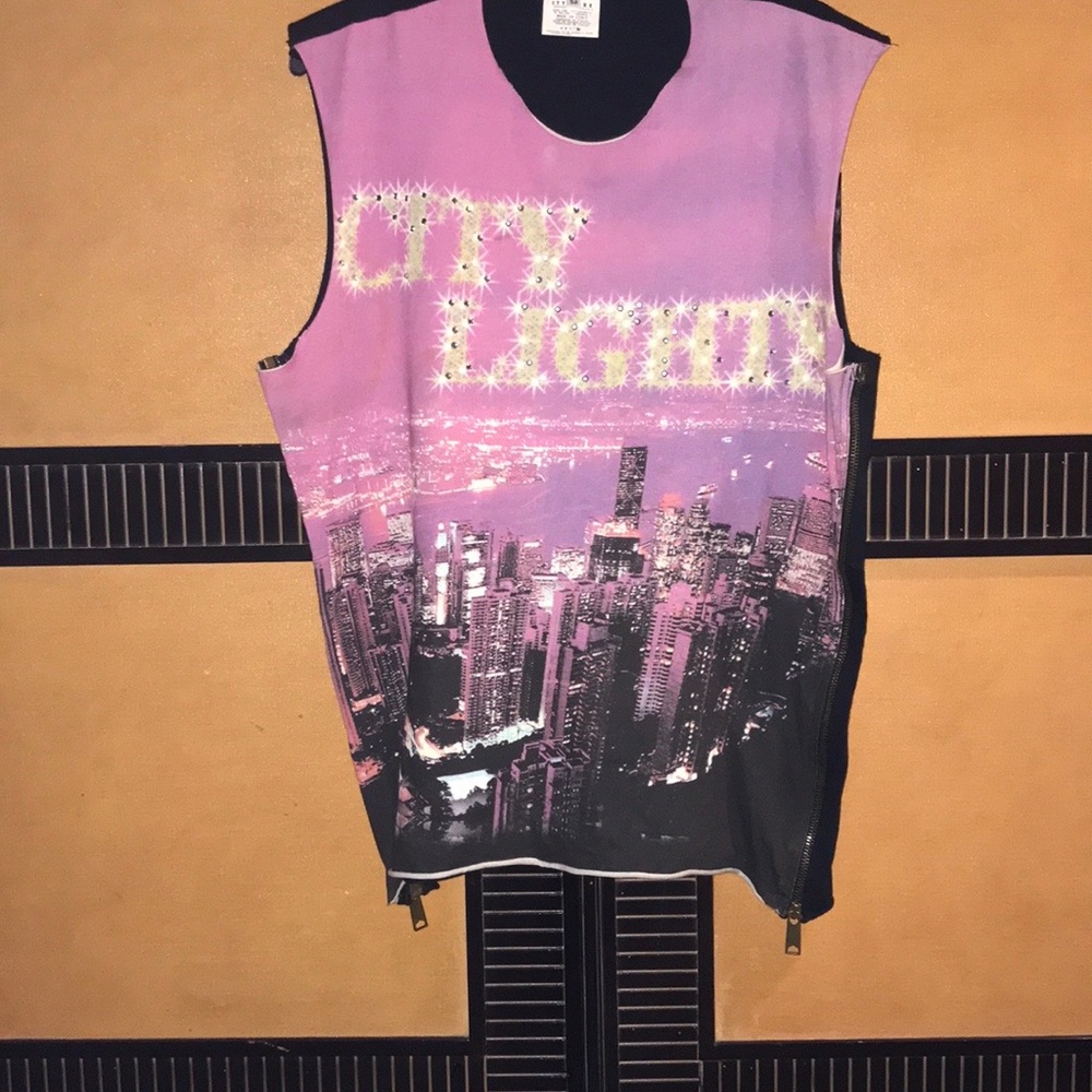 D&G round neck sleeveless top; no tags but never worn